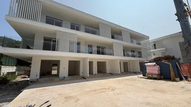 Brixen-Neubau-Luxus-Penthous-Immobilien-Plose-Wohnung-Garten-Wandern-Berge-Stadt-Bischofsstadt-White-Residence-Bressanone-Nuova Costruzione-Attico-di-lusso-Immobili-Plose-Appartamento-Giardino-Escursioni-Montagna-Città-Città Vescovile-Residenza Bianca