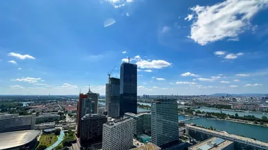 BLICK ÜBER DIE DONAU