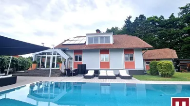 Ansicht Haus mit Poo