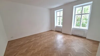 Hofseitiges Zimmer