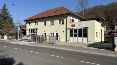 Gewerbeimmobilie mit guter Sichtlage an der Hauptstraße