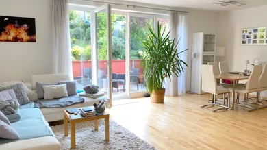 Wohnzimmer mit Terrasse