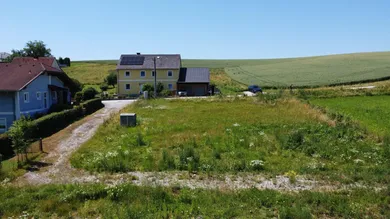 Südwest-Ansicht (Fokus Bauland)