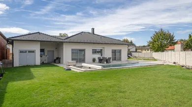 Haus - Garten Terrasse Pool