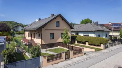 Haus Vorderseite (1)