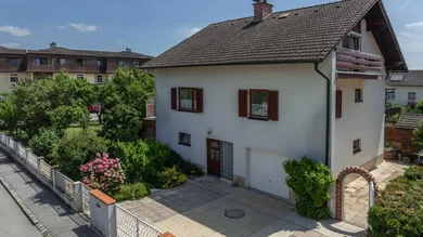 Haus - Vorplatz