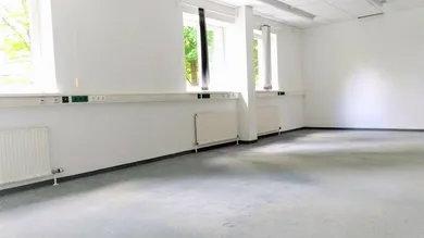 Gewerbeimmobilie in Toplage, Salzburg Maxglan - gelegen im EG; angenehmes Raum- und Arbeitsklima; mit Grün- sowie Parkflächen (c) CL-Immogroup, www.cl-immogroup.at
