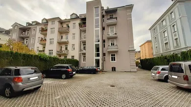 PKW-Stellplatz im Freien, Innenhof, günstige Lage in Schallmoos, Gabelsbergerstraße (c) CL-immogroup, www.CL-immogroup.at