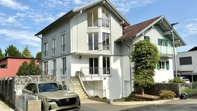Ansicht mit Parken