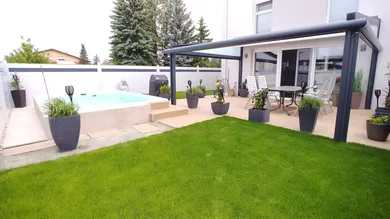 Garten mit Pool
