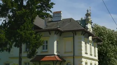 OG 1 seitlich