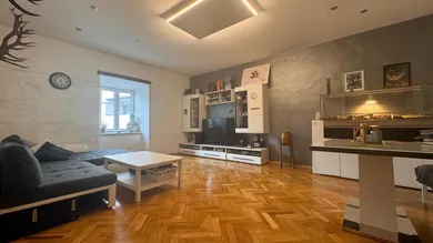 Geräumiges Wohnzimmer