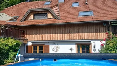 Pool und Haus