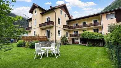 Appartementhaus mit Garten