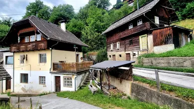 Haus mit Nebengebäude