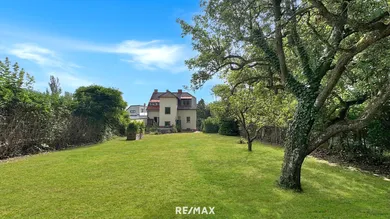 Garten mit Blick auf Haus