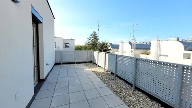 große westseitige Terrasse