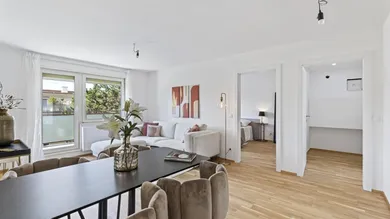 Wohnzimmer mit Ausgang auf rückwärtige Terrasse