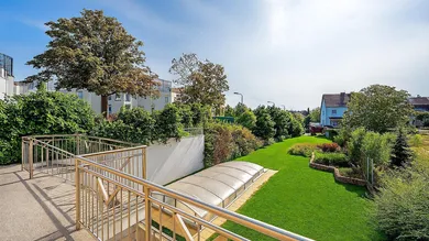 Terrasse mit Gartenansicht