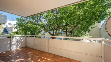 Balkon mit Grünblick