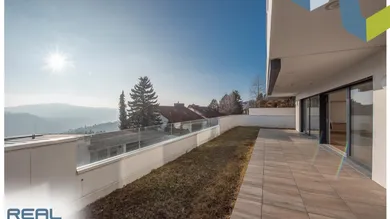 Ca. 130 m² große Gartenterrasse