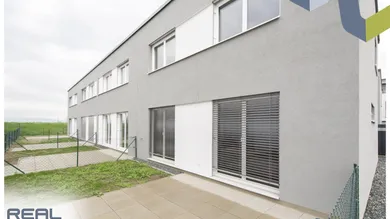 Außenansicht mit Eigengarten