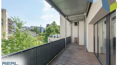 Goßzügige Terrasse in den ruhigen Innenhof