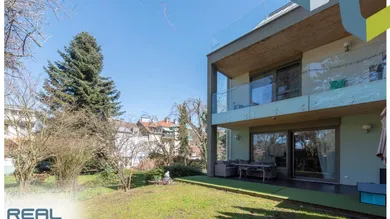 Terrasse mit Garten