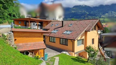 Südöstliche Ansicht mit Blick auf die gesamte Liegenschaft