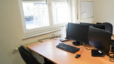Büro und Halle zu vermieten
