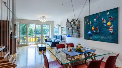 Wohnraum-Essraum mit Zugang Balkon 2.OG. Stiege Obergeschoß.