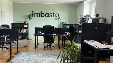Großes Bürozimmer straßenseitig