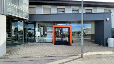 Eingang Schwechater Straße