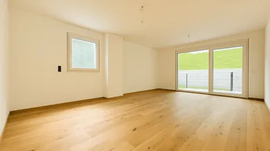 Wohnzimmer mit Zugang kleine Terrasse