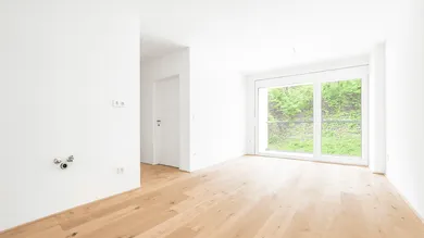 Wohnzimmer mit Zugang Balkon