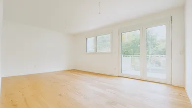 Wohnzimmer mit Ausgang Balkon
