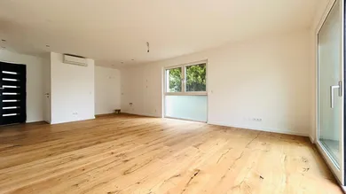 Wohnküche mit Zugang zum Garten