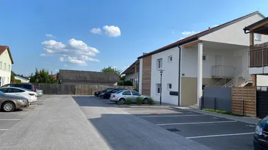 Anlage u. Parkplätze
