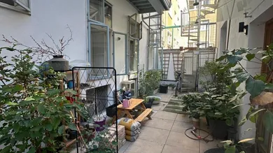 Innenhof mit Zugang zum Souterrain