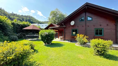 Ansicht Haus + Garten + Pavillon