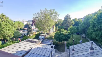 entspannender Grünblick in den weiten Innenhof