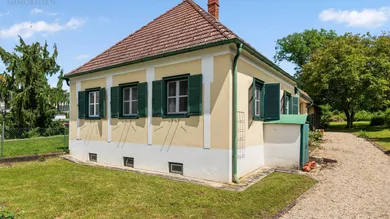 Haus strassenseitig