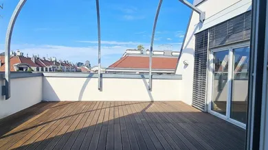 Große Terrasse_KI_generiert