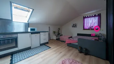 Wohn-/Schlafzimmer mit Küchenzeile