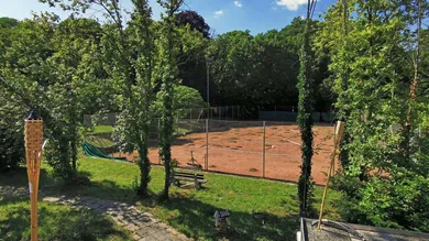 Terrasse - Aussicht auf Tennisplatz