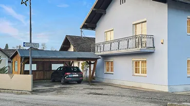 Wohnhaus mit Carport