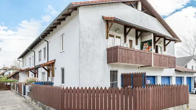 Eckreihenhaus mit 3 Garconniere
