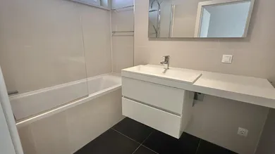 Modernes Badezimmer
