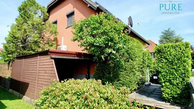 Sehr hübsche DH-Hälfte mit Traumgarten