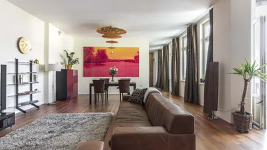 Helles und offenes Wohn- und Esszimmer